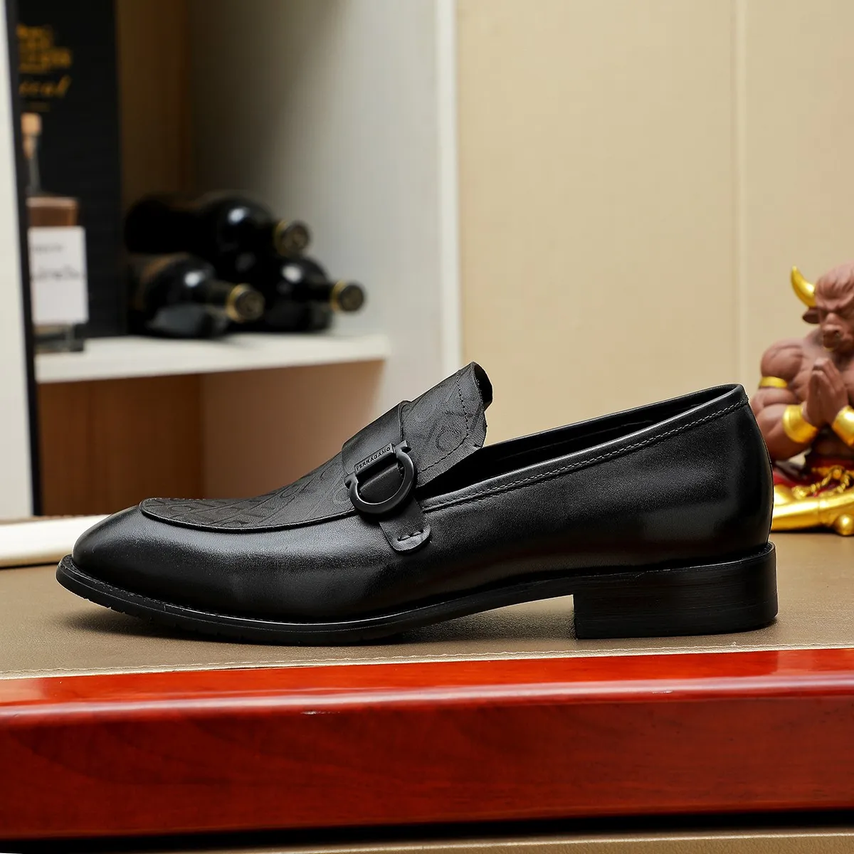 Men's shoes 💰460 Ferragamo [Ferragamo] top imported suit men's shoes 💯Original copy of the official website, product materials: selected imported embossed calfskin + luxury hardware buckle accessories ~ imported water-dyed cow 🐂 leather lining. Strong three-dimensional visual effect, original combination outsole, multiple colors available😘 Size: 39-44 (38.45.46. Customized)